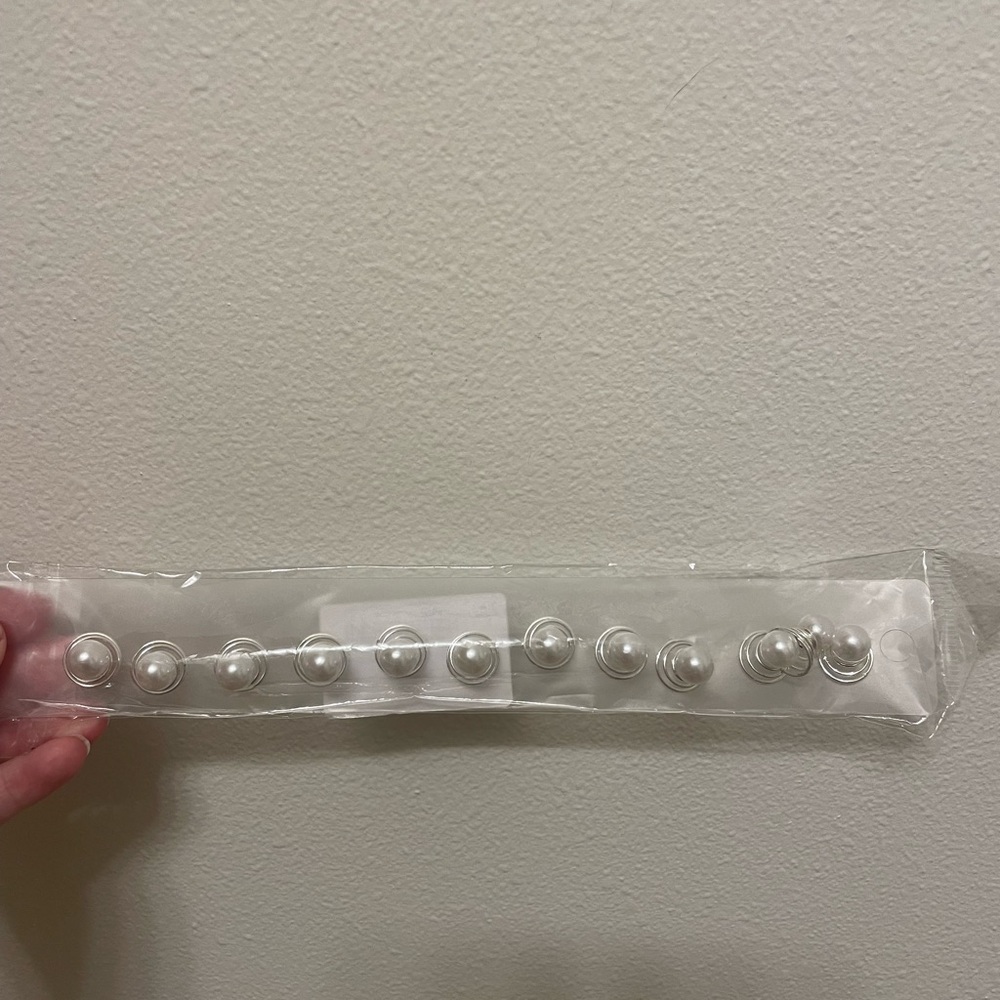 Elegant White Pearl Hair Clips